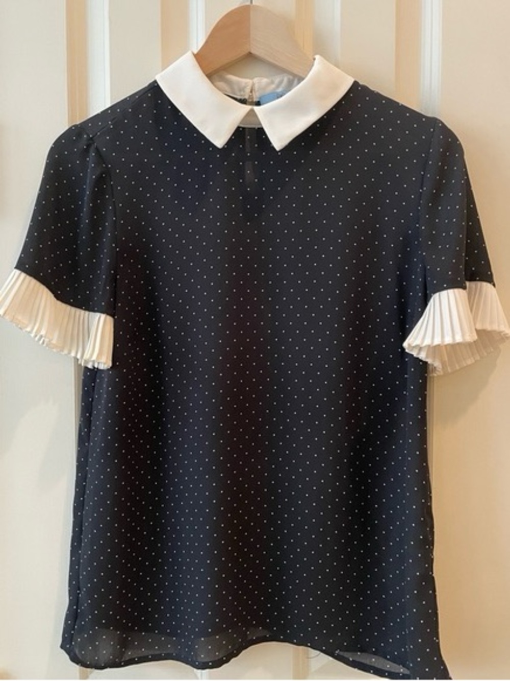 CECE BLACK AND WHITE PLEAT SLEEVE COLLARED CREPE BLOUSE, SIZE XL